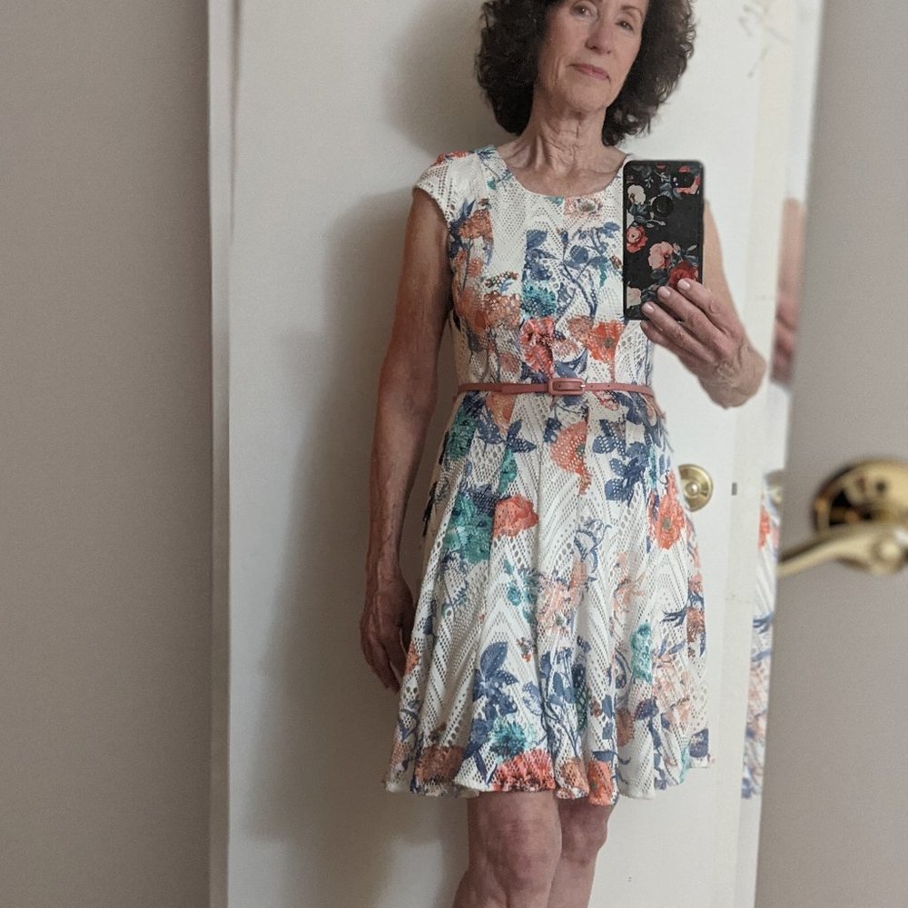Adorable Summer Floral/White Print Dress with belt